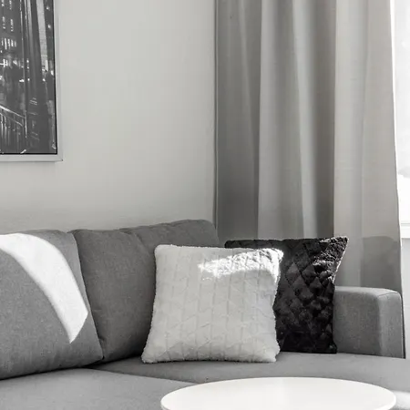 Lägenhet Cozy 1br Centre With Free Parking *