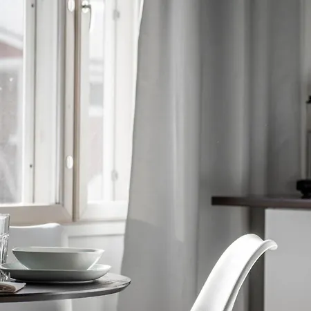 Lägenhet Cozy 1br Centre With Free Parking