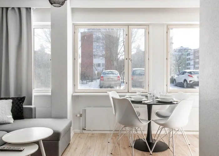 Cozy 1br Centre With Free Parking شقة